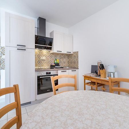Apartments Melania & Antonia Baška Exteriör bild