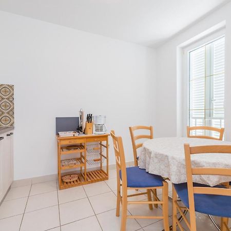 Apartments Melania & Antonia Baška Exteriör bild