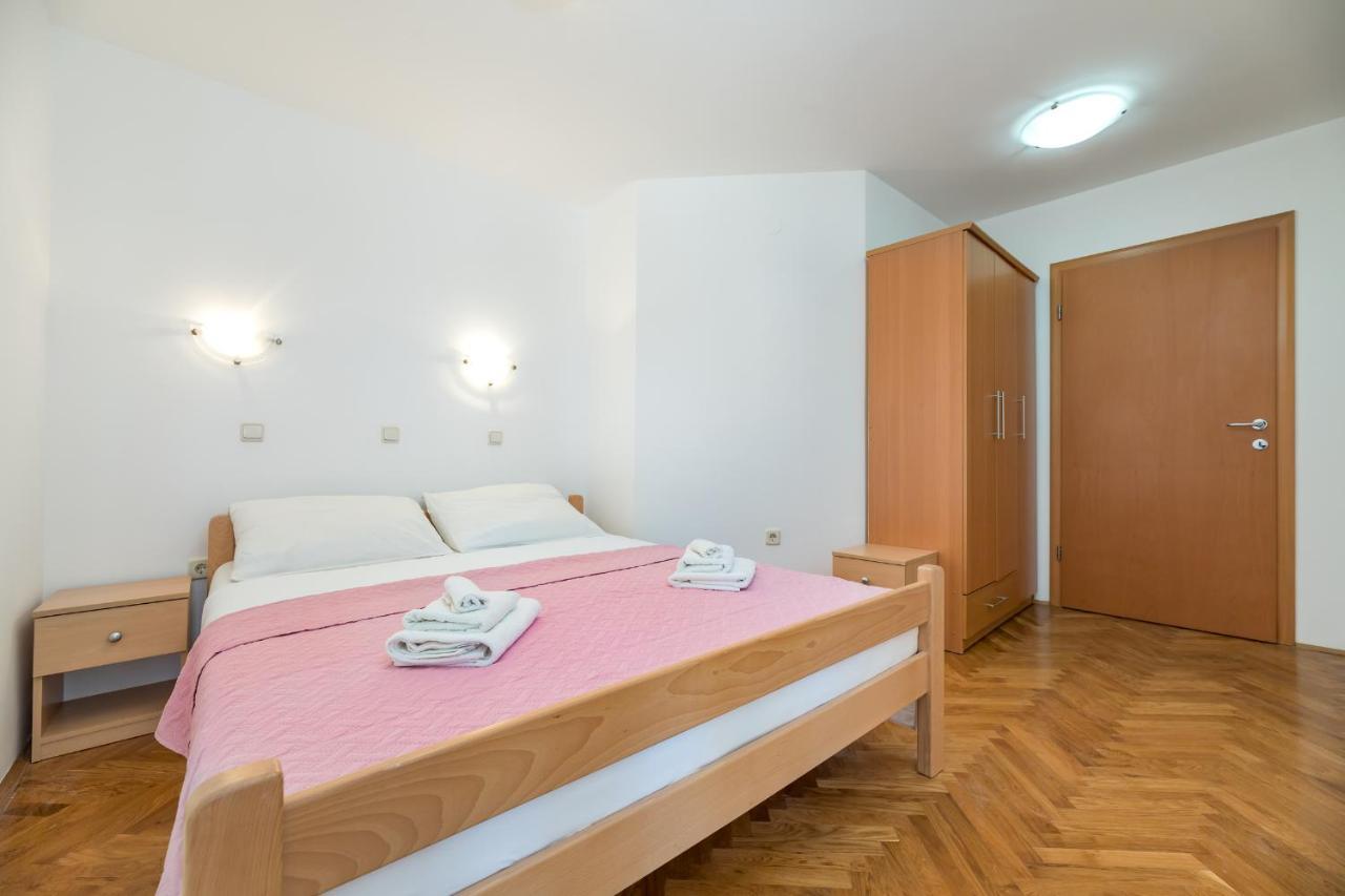 Apartments Melania & Antonia Baška Exteriör bild
