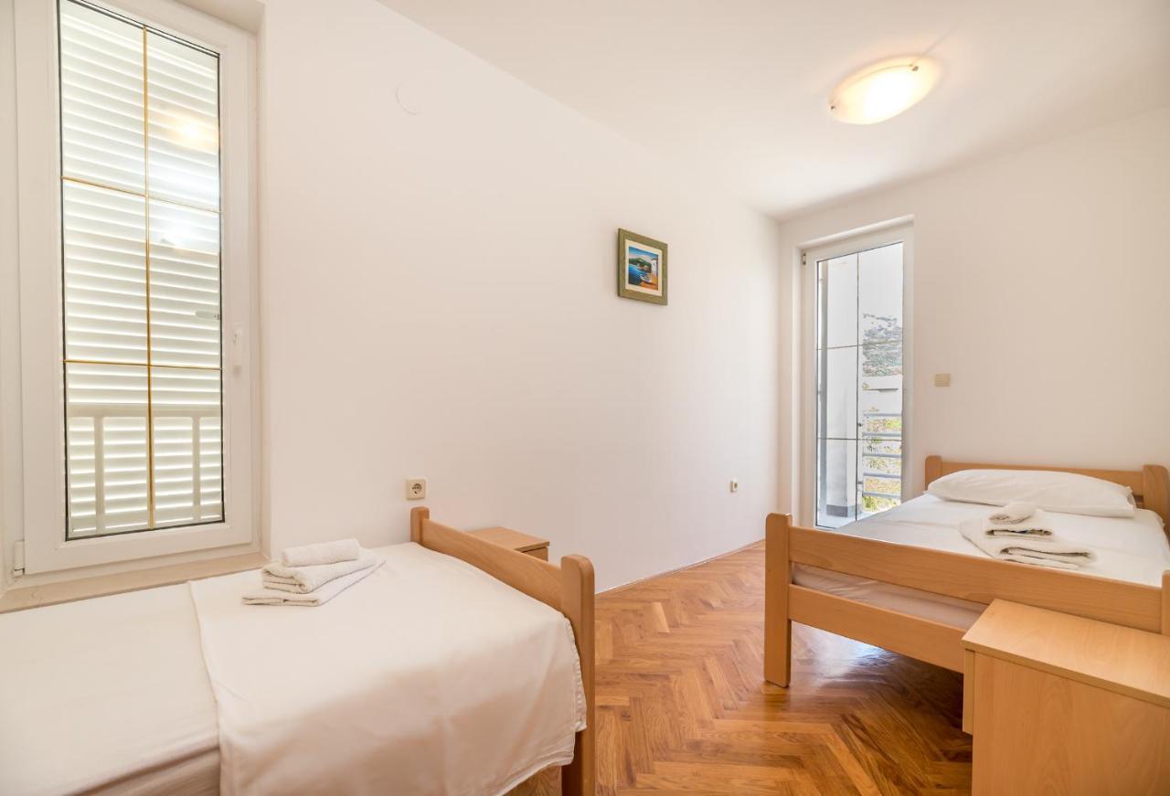Apartments Melania & Antonia Baška Exteriör bild