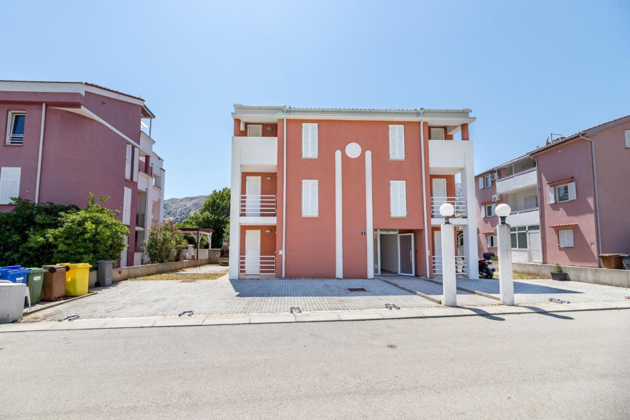 Apartments Melania & Antonia Baška Exteriör bild